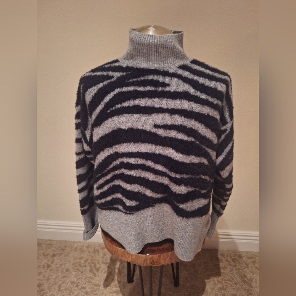 Nine West Gray and Black Zebra Print Sweater | Med